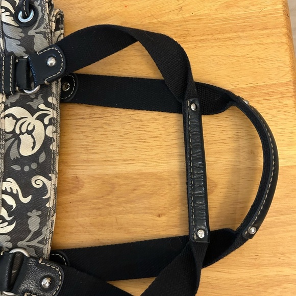 Fossil Chic Black and Cream Floral Shoulder Bag - Picture 15 of 16